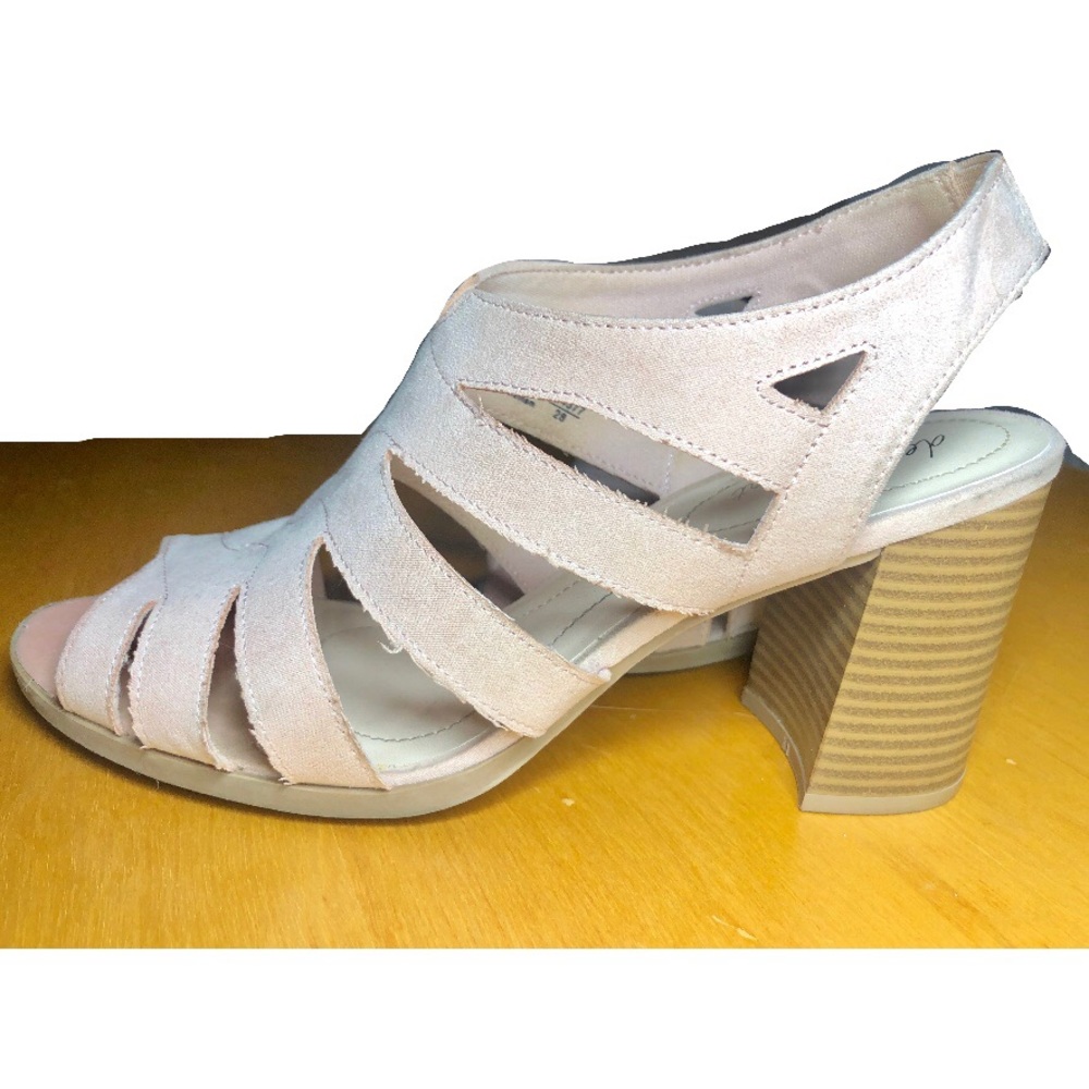 Dexflex Comfort Pink Strappy Heels!!